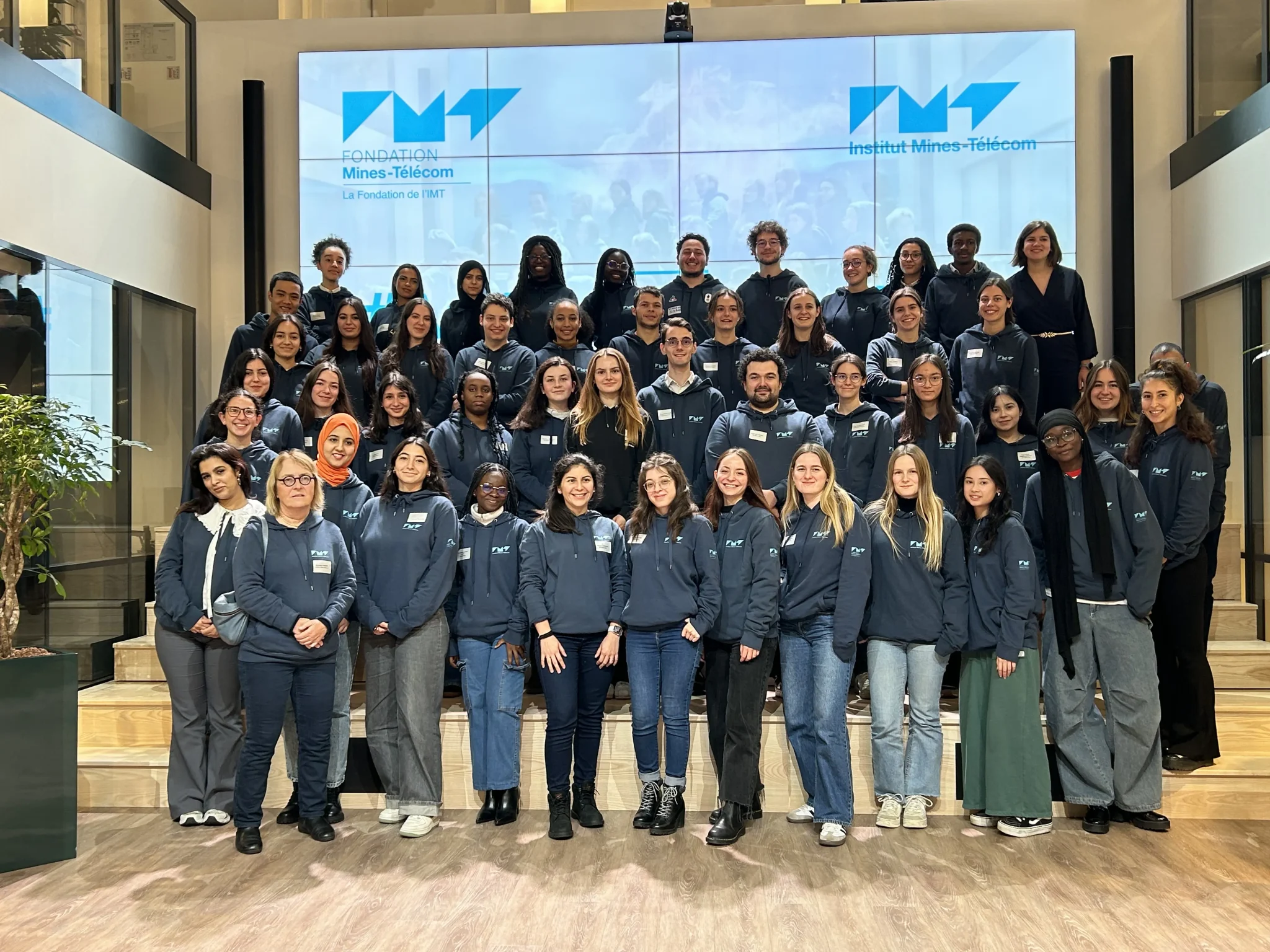 Photo de groupe des étudiants qui participent au programme "Ambassadrices".